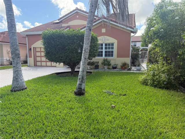 a view of a house with a backyard