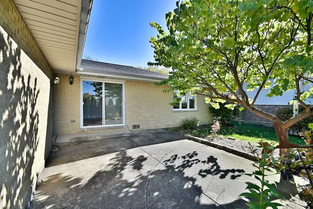 $500,000 | 6730 Charleston Drive, Darien, IL 60561