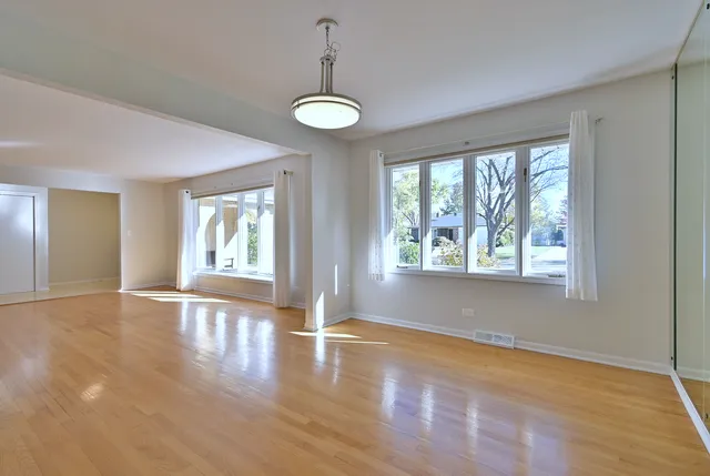 $500,000 | 6730 Charleston Drive, Darien, IL 60561