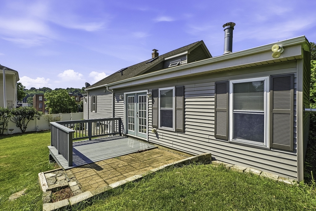 55 Chilmark Street Worcester, MA 01604 - Photo 6 of 42