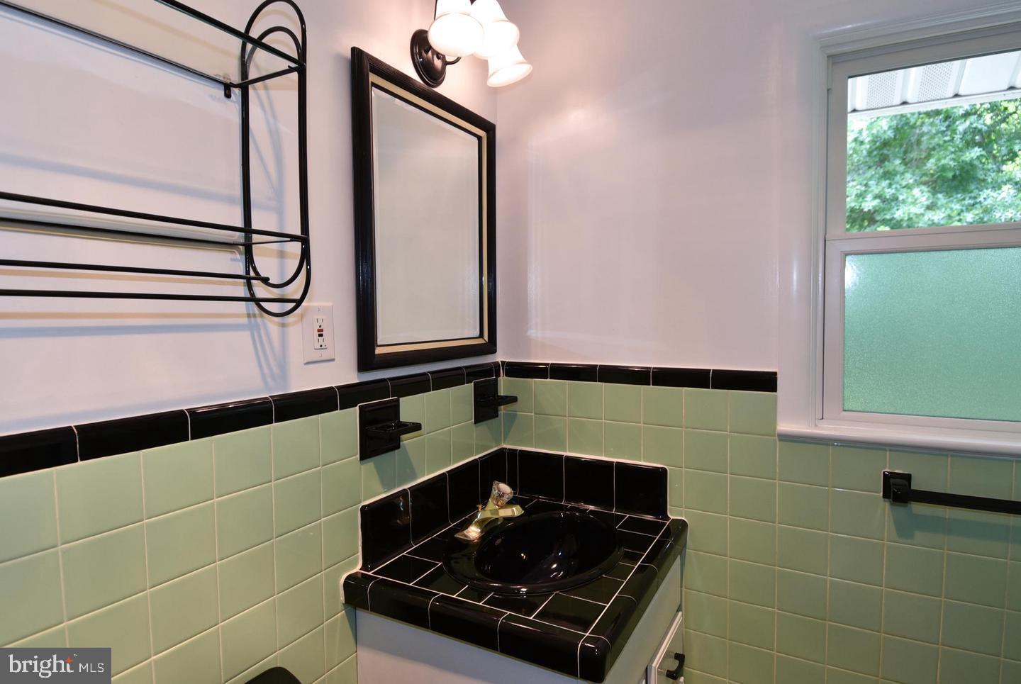 606 Kingsley Road Southwest Vienna, VA 22180 - Photo 36 of 45