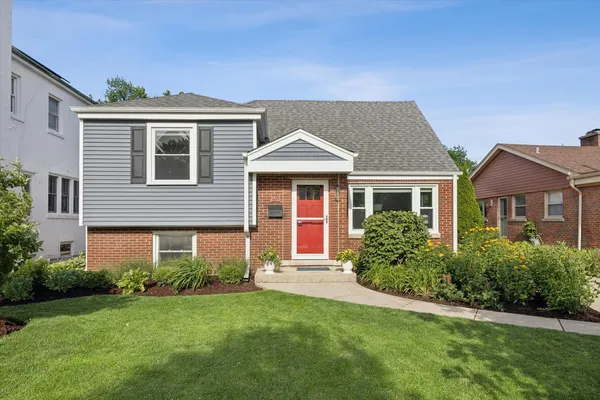 $549,000 | 631 South Ashland Avenue, La Grange, IL 60525