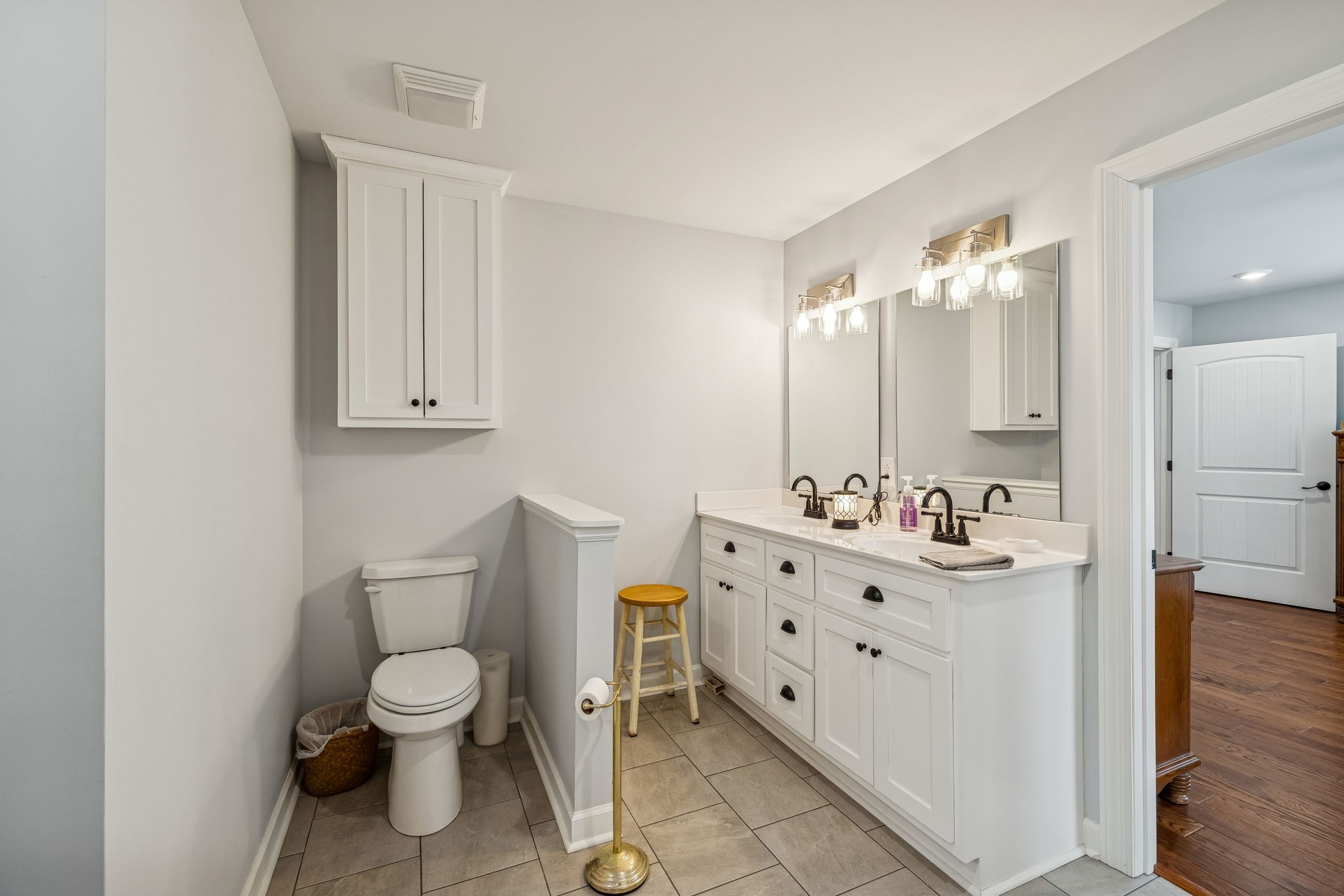 76 Cathcart Road Frankewing, TN 38459 - Photo 20 of 25 a spacious bathroom with a toilet sink and mirror