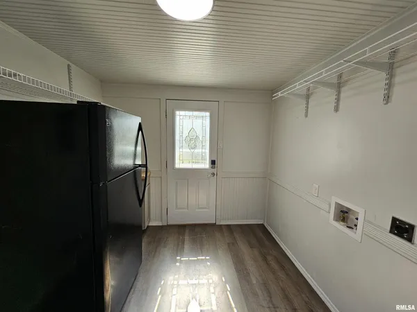 a view of utility room