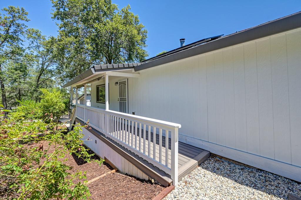 11375 Dry Creek Road Auburn, CA 95602 - Photo 8 of 33