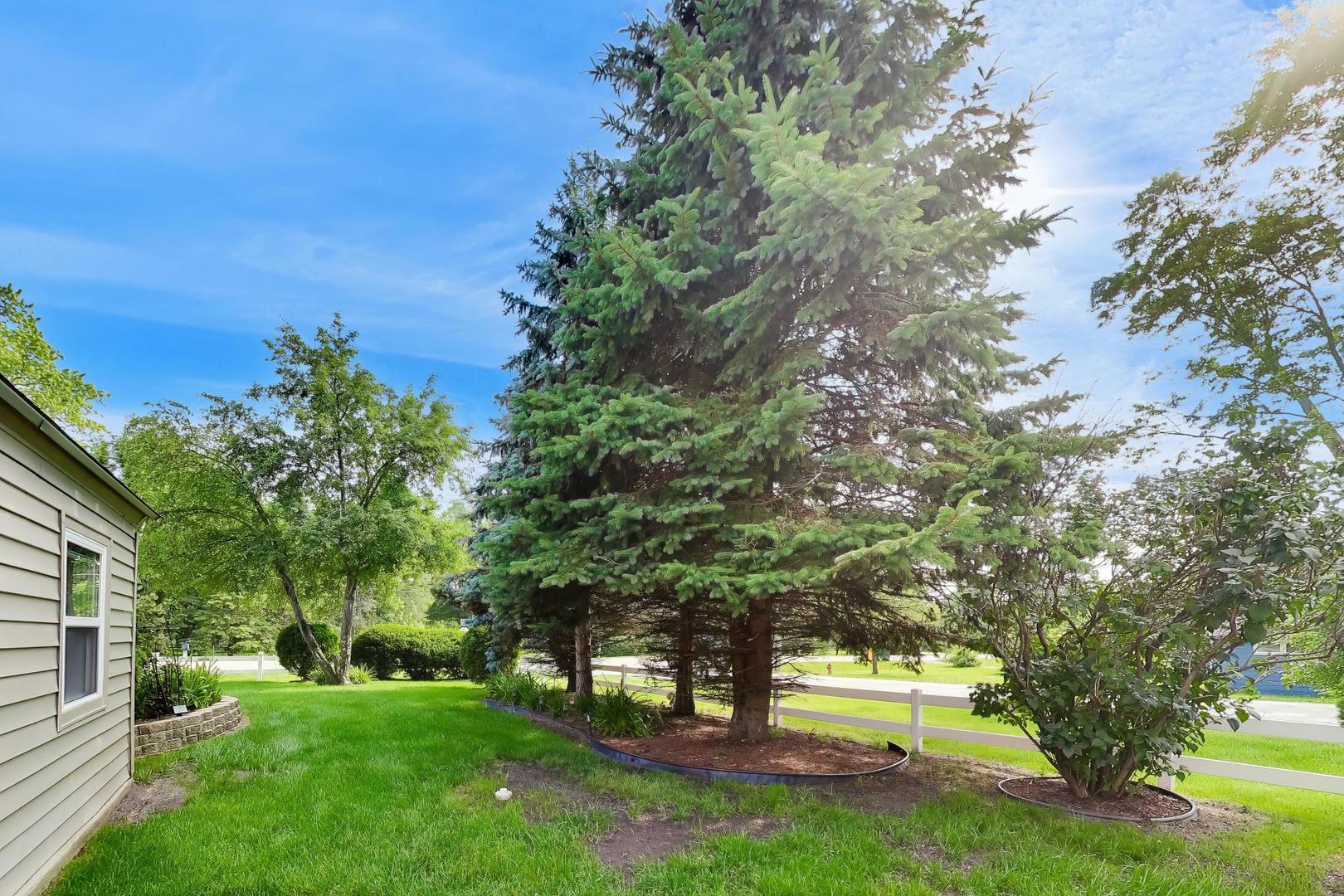 10238 West Wadsworth Road Beach Park, IL 60099 - Photo 5 of 52