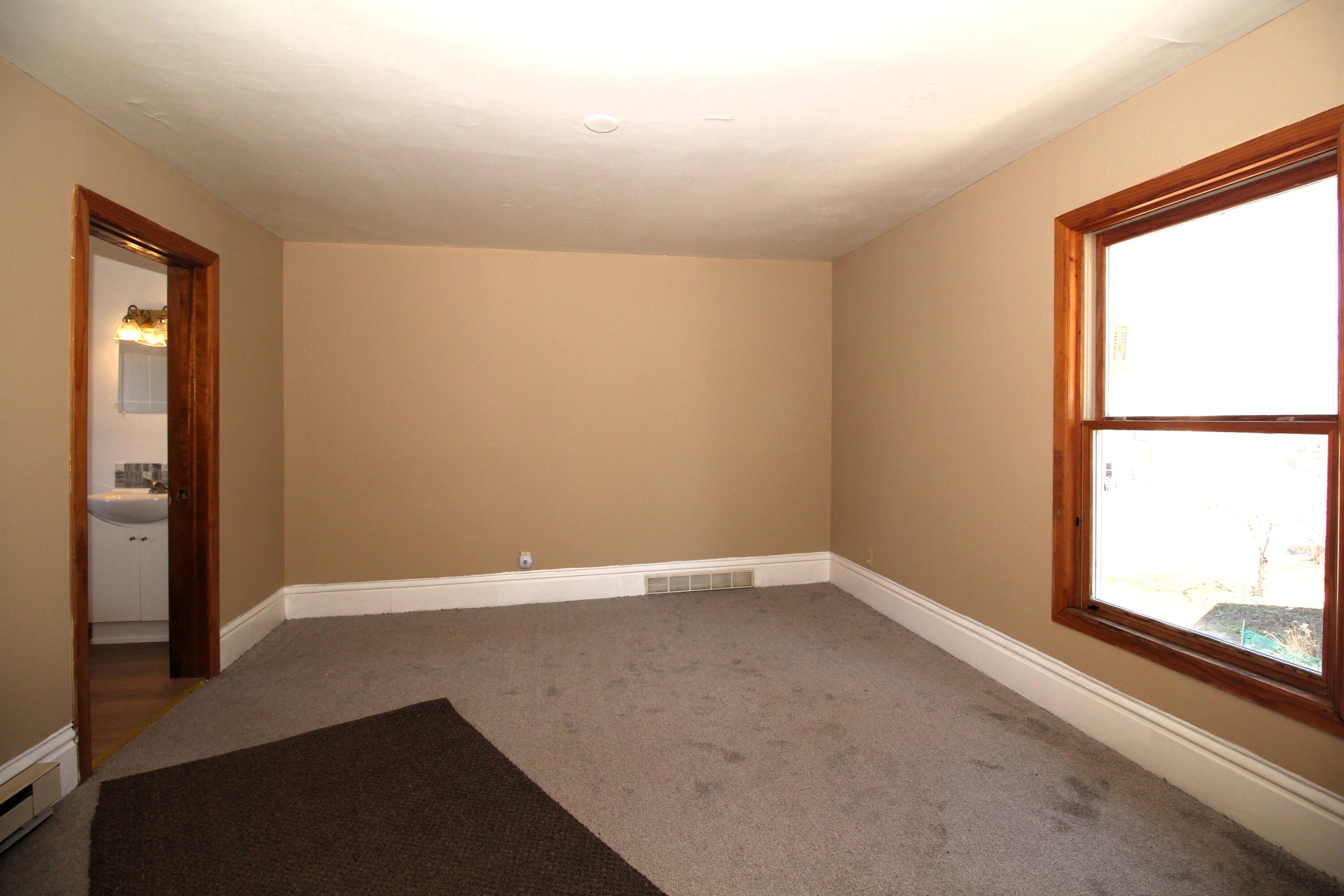 1015 Hagerer Street Racine, WI 53402 - Photo 16 of 31 Living Room 4