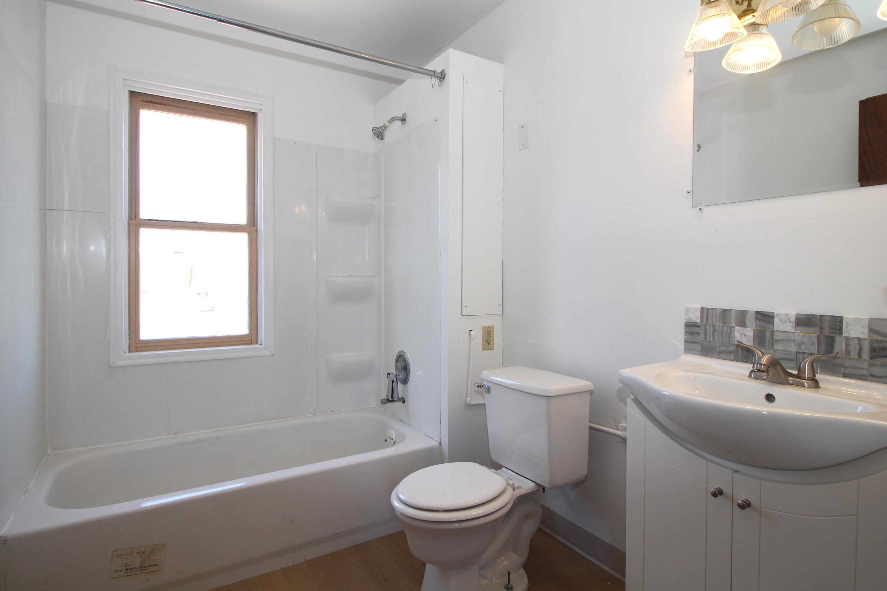 1015 Hagerer Street Racine, WI 53402 - Photo 19 of 31 Bath 4