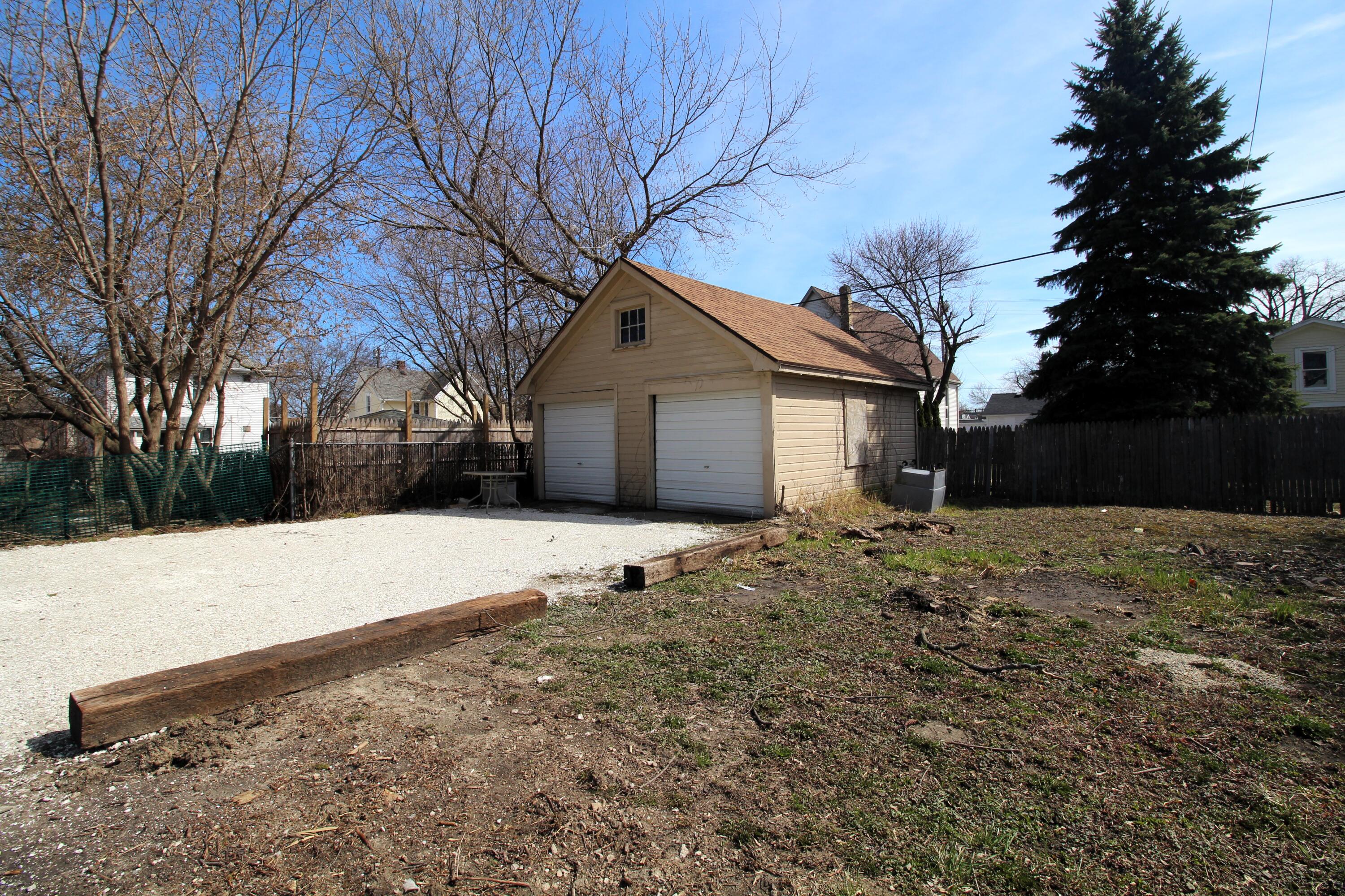 1015 Hagerer Street Racine, WI 53402 - Photo 25 of 31 Garage