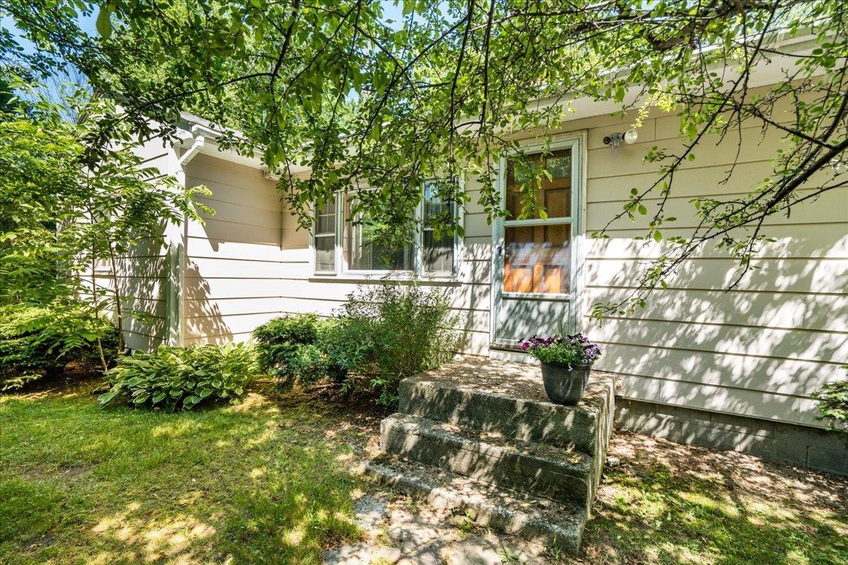 76 Windham Road Hudson, NH 03051 - Photo 1 of 40