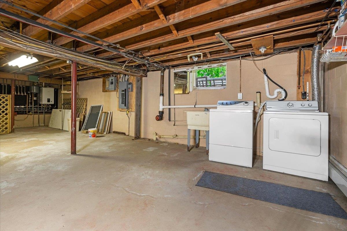 76 Windham Road Hudson, NH 03051 - Photo 27 of 40