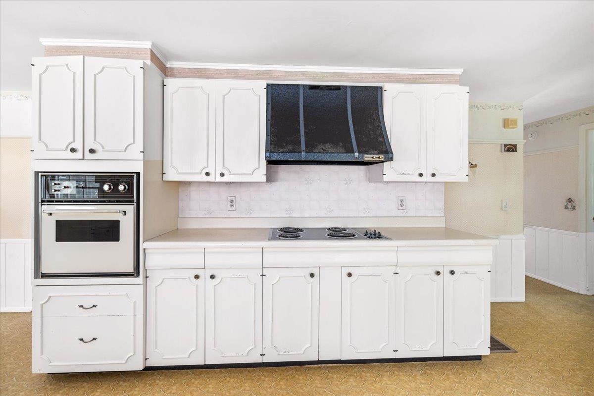 76 Windham Road Hudson, NH 03051 - Photo 3 of 40