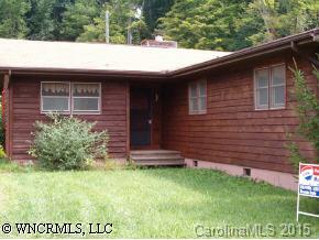 27 Ferndale Road Maggie Valley, NC 28751 - Photo 1 of 8 a front view of a house with a garden