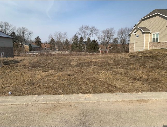 a view of house with a yard