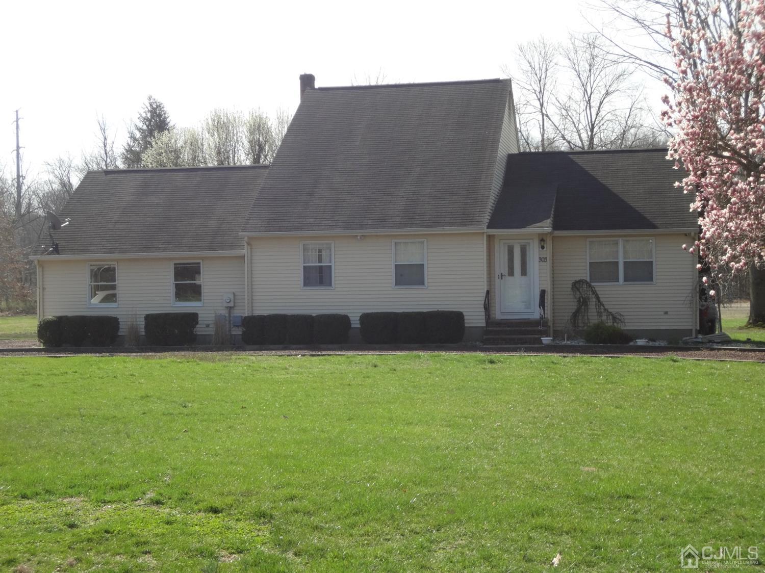 303 Friendship Road Cranbury, NJ 08512 - Photo 2 of 31 Gallery Image 2