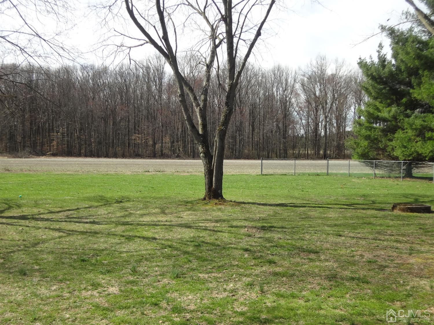 303 Friendship Road Cranbury, NJ 08512 - Photo 12 of 31 Gallery Image 12