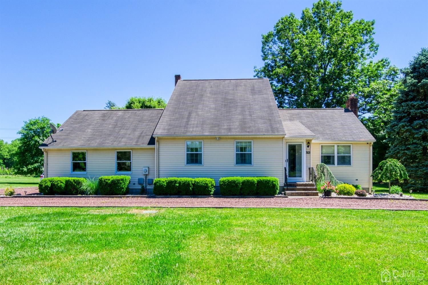 303 Friendship Road Cranbury, NJ 08512 - Photo 20 of 31 Gallery Image 20