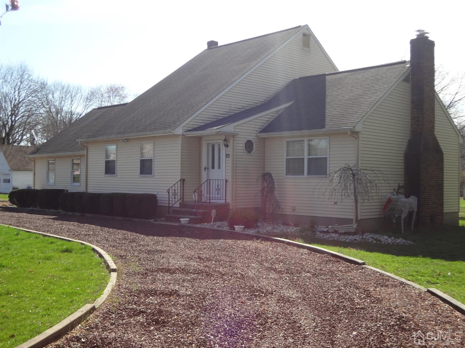303 Friendship Road Cranbury, NJ 08512 - Photo 3 of 31 Gallery Image 3