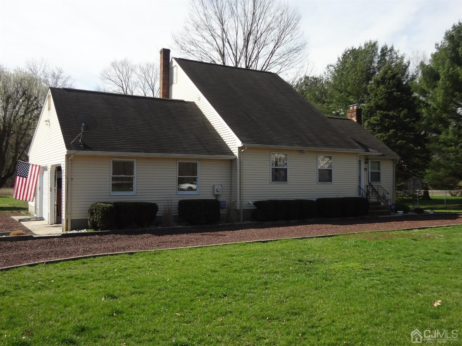 303 Friendship Road Cranbury, NJ 08512 - Photo 6 of 31 Gallery Image 6