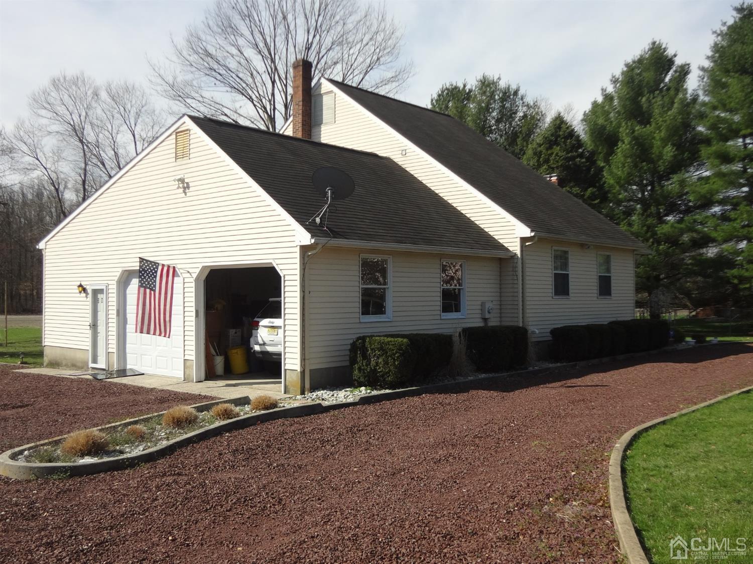 303 Friendship Road Cranbury, NJ 08512 - Photo 7 of 31 Gallery Image 7