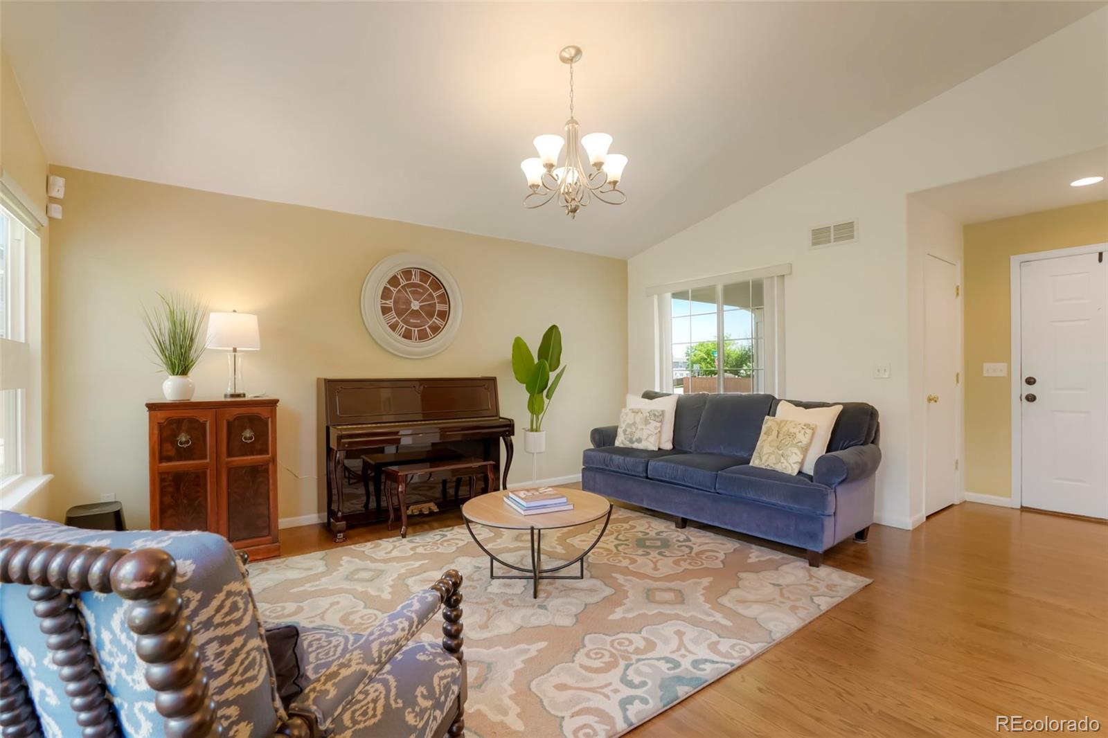 10050 Strathfield Lane Highlands Ranch, CO 80126 - Photo 4 of 29 Gallery Image 4