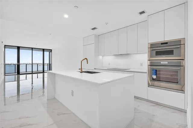 $1,894,999 | 700 Northeast 24th Street, Unit 2606, Miami, FL 33137