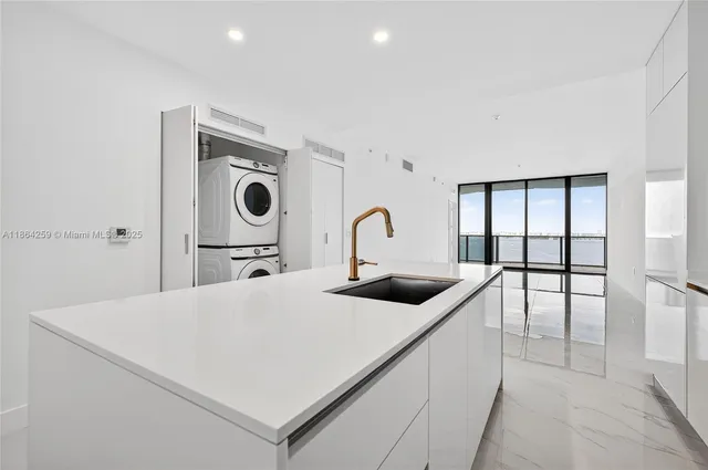 $1,894,999 | 700 Northeast 24th Street, Unit 2606, Miami, FL 33137