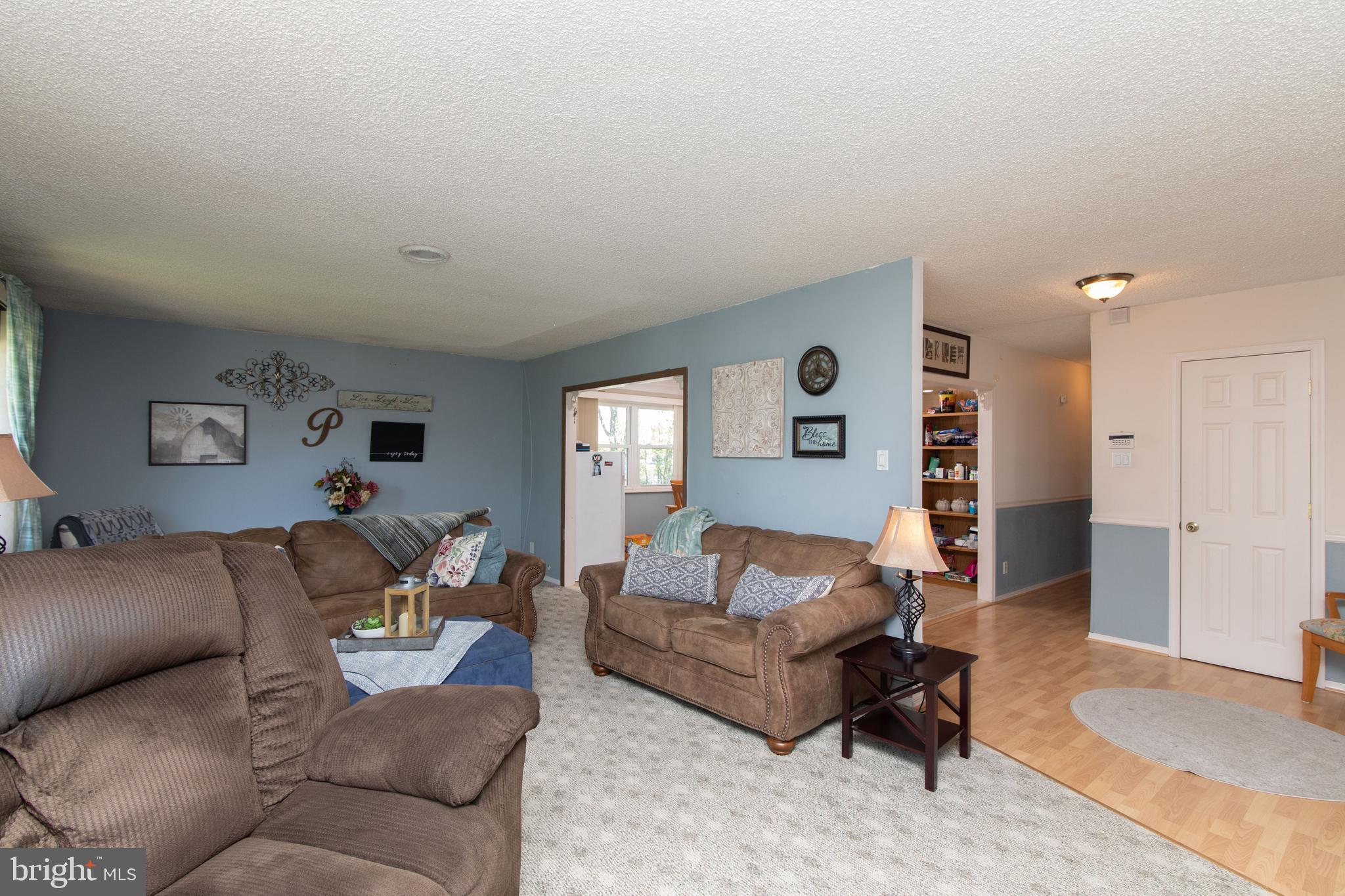 25 Bryant Road Turnersville, NJ 08012 - Photo 8 of 51 Living Room