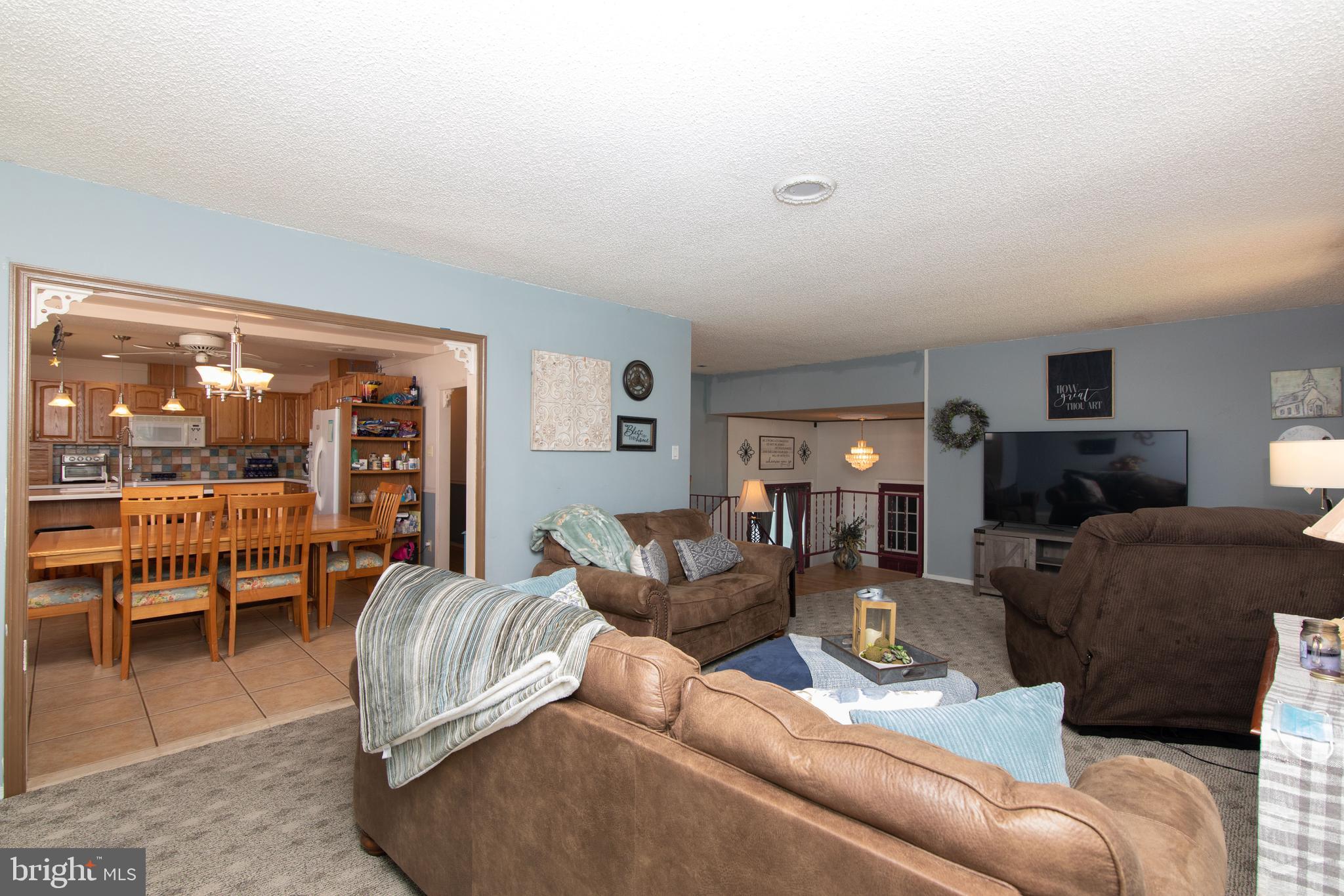 25 Bryant Road Turnersville, NJ 08012 - Photo 10 of 51 Living Room