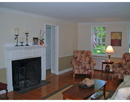 9 Shaw Road Wellesley, MA 02481 - Photo 5 of 12