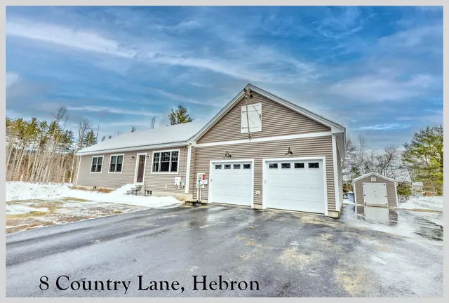 $649,900 | 8 Country Lane, Hebron, NH 03241