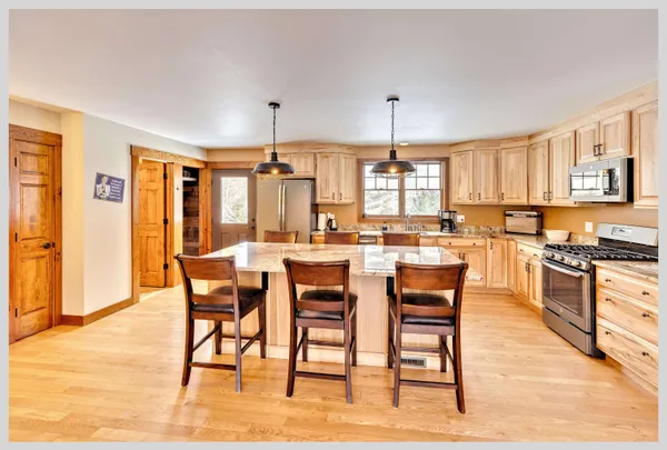 $649,900 | 8 Country Lane, Hebron, NH 03241