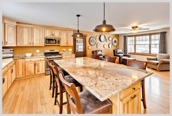 $649,900 | 8 Country Lane, Hebron, NH 03241