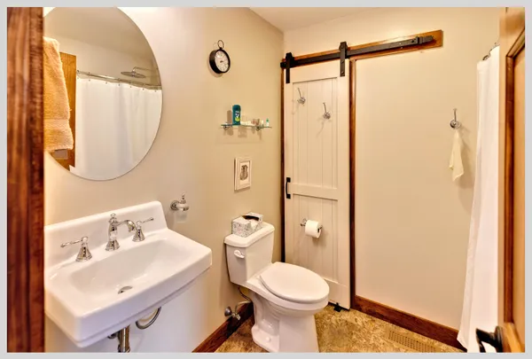 $649,900 | 8 Country Lane, Hebron, NH 03241