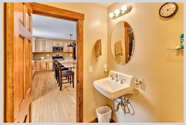 $649,900 | 8 Country Lane, Hebron, NH 03241