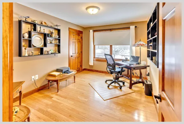 $649,900 | 8 Country Lane, Hebron, NH 03241