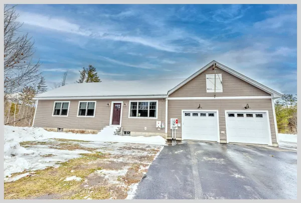 $649,900 | 8 Country Lane, Hebron, NH 03241