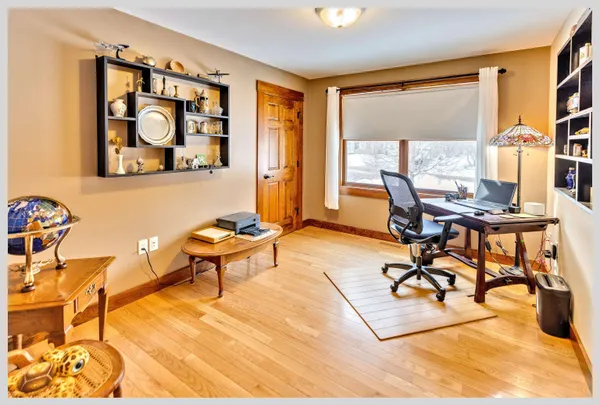 $649,900 | 8 Country Lane, Hebron, NH 03241