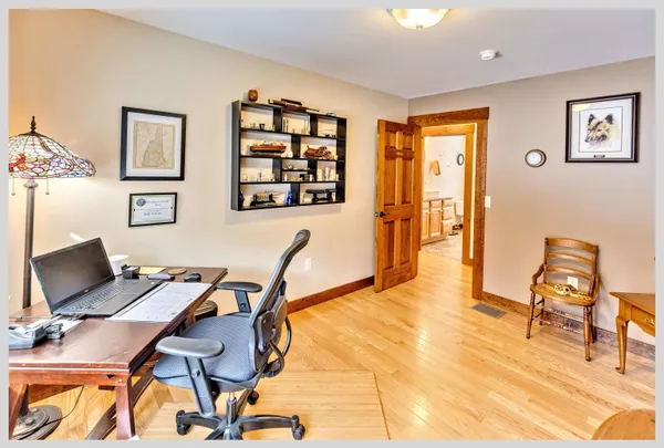 $649,900 | 8 Country Lane, Hebron, NH 03241