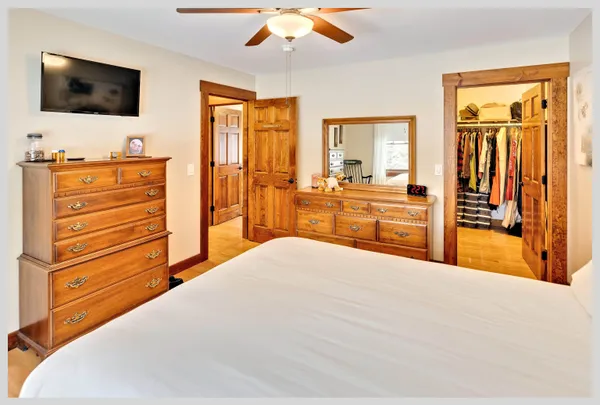 $649,900 | 8 Country Lane, Hebron, NH 03241