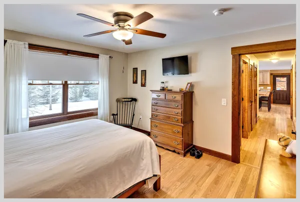 $649,900 | 8 Country Lane, Hebron, NH 03241