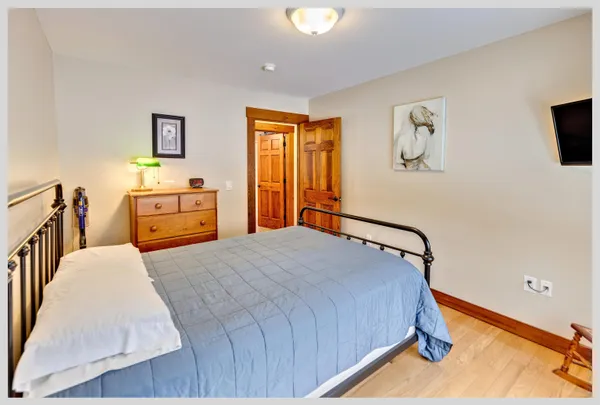 $649,900 | 8 Country Lane, Hebron, NH 03241