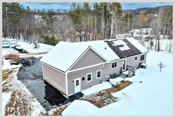 $649,900 | 8 Country Lane, Hebron, NH 03241