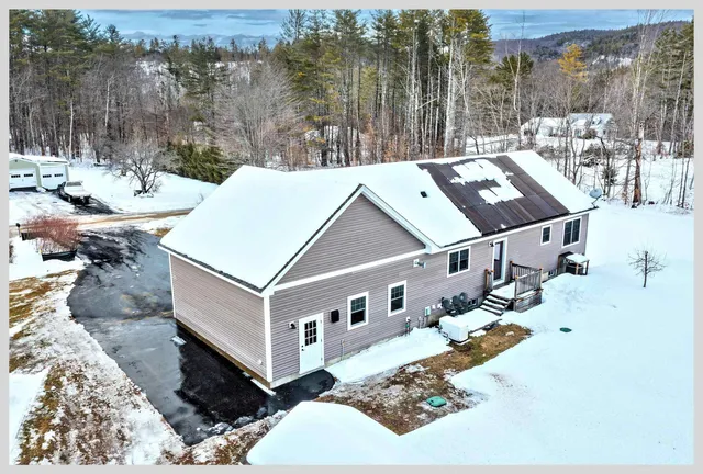 $649,900 | 8 Country Lane, Hebron, NH 03241