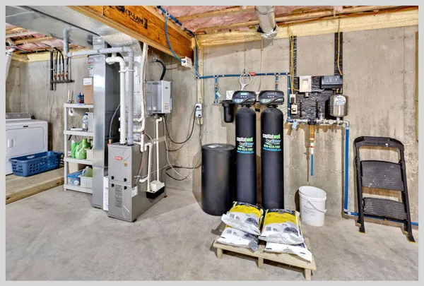 $649,900 | 8 Country Lane, Hebron, NH 03241