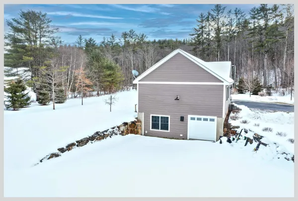 $649,900 | 8 Country Lane, Hebron, NH 03241