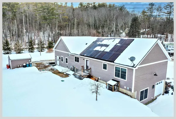 $649,900 | 8 Country Lane, Hebron, NH 03241