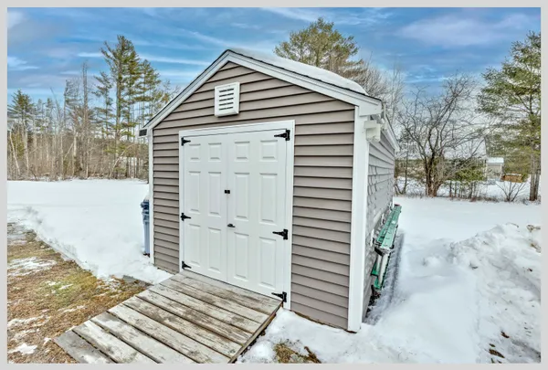 $649,900 | 8 Country Lane, Hebron, NH 03241