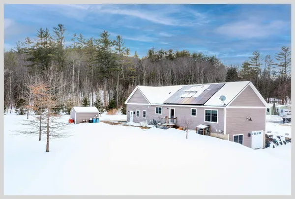 $649,900 | 8 Country Lane, Hebron, NH 03241