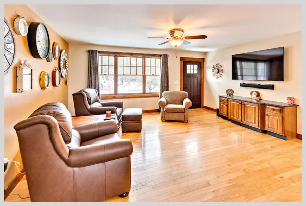 $649,900 | 8 Country Lane, Hebron, NH 03241